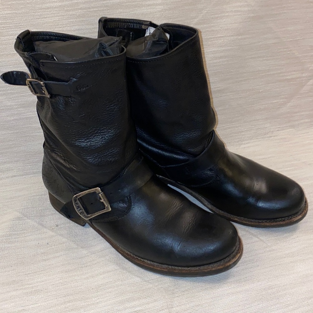 SOLD ON DIFF PLATFORM - Frye Veronica Short Boots